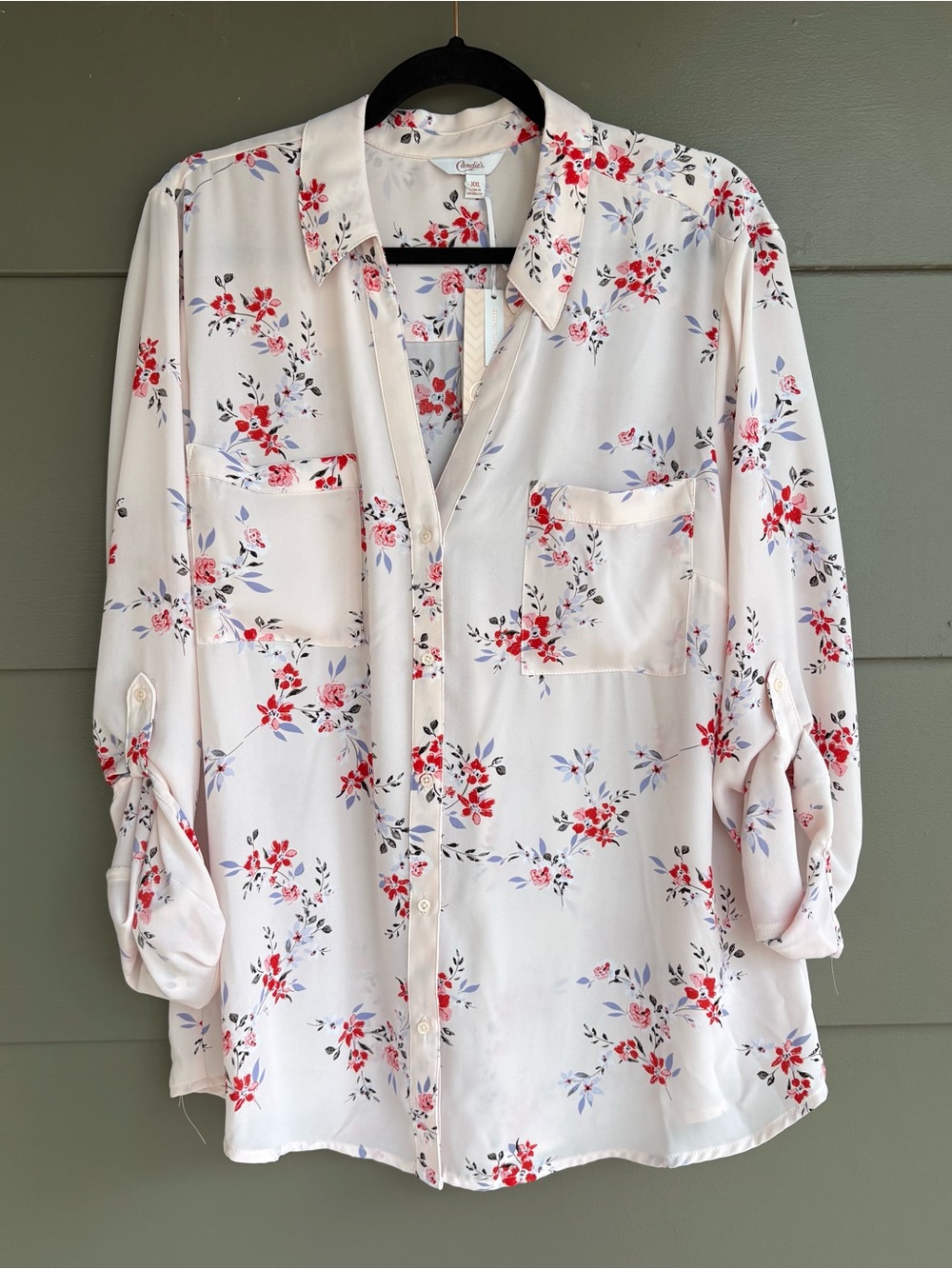 Candie’s NWT Pink Floral Roll Tab Button Up Top